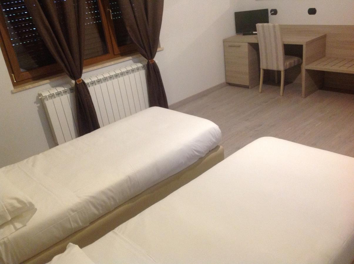 Il Borghetto Hotel Ristorante 拉默齐亚泰尔默 外观 照片