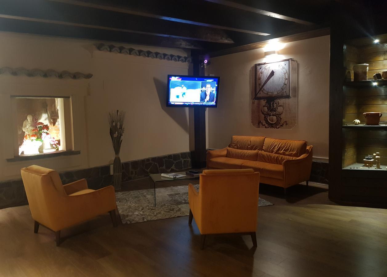 Il Borghetto Hotel Ristorante 拉默齐亚泰尔默 外观 照片